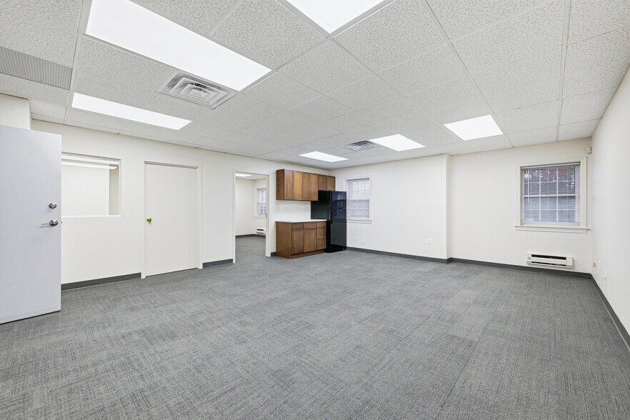 More Photos Of 6198 Butler Pike, Blue Bell Medical For Lease