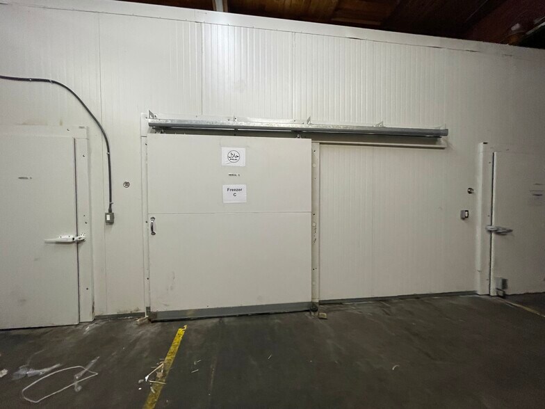 More Photos Of 835 Central Ave N, Kent Light Manufacturing For Lease