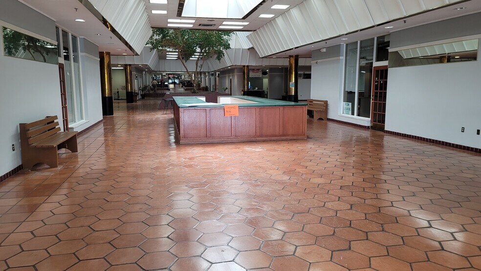 More Photos Of 5851 Highway 431, Albertville Unknown For Lease