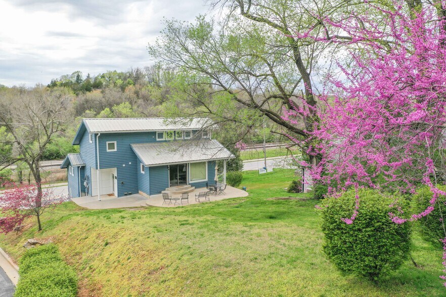 More Photos Of 4114 S Lone Pine Ave, Springfield Office Residential For Sale