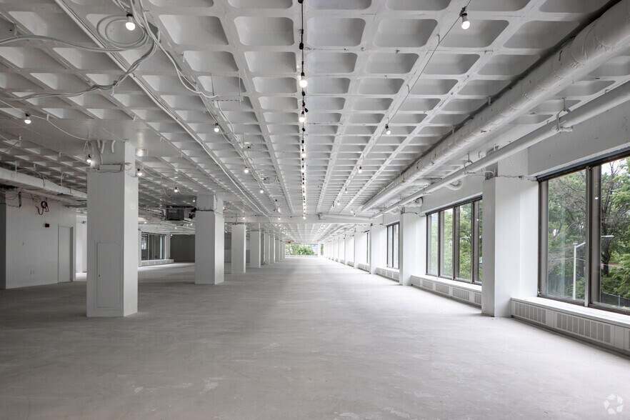 More Photos Of 866 United Nations Plz, New York Office For Sale