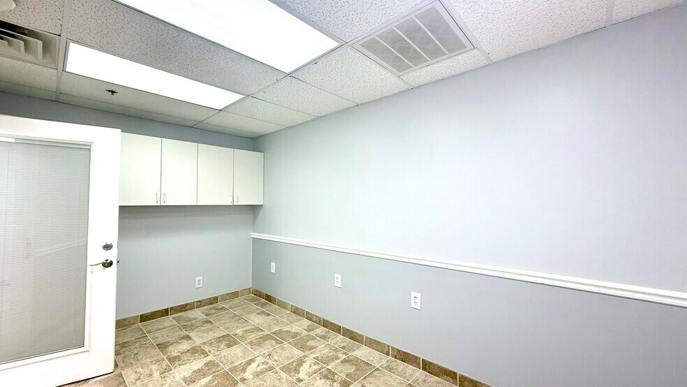 More Photos Of 561 Cranbury Rd, East Brunswick Medical For Sale