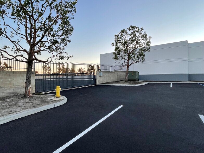 More Photos Of 20712 Civic Center Dr, Lake Forest Warehouse For Lease
