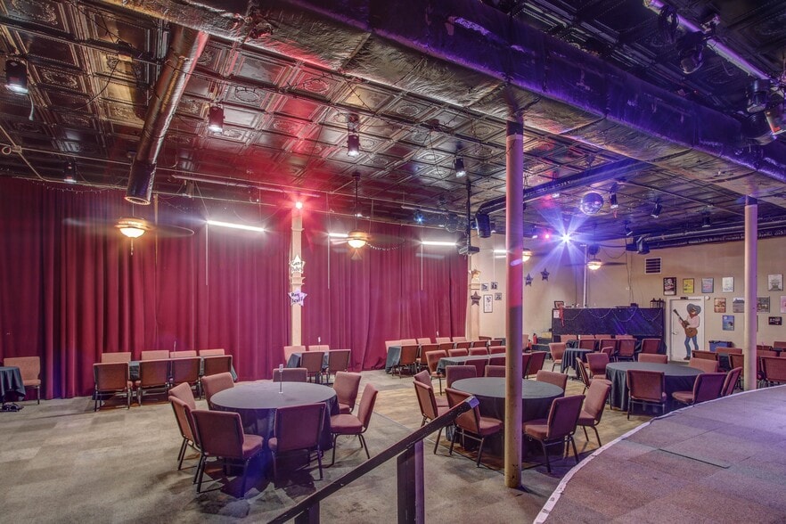 More Photos Of 308 E Don Tyler Ave, Dewey Storefront For Sale