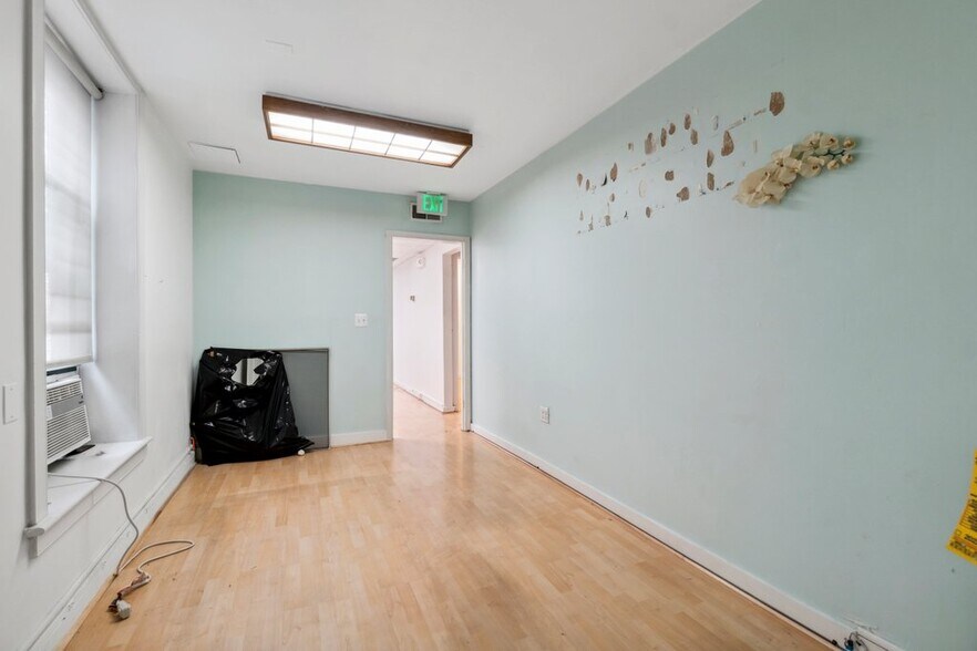 More Photos Of 519-521 N Charles St, Baltimore Office For Sale