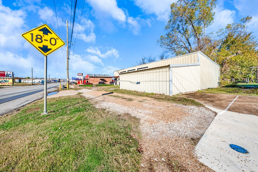 More Photos Of 719 E Moore Ave, Terrell Warehouse For Sale