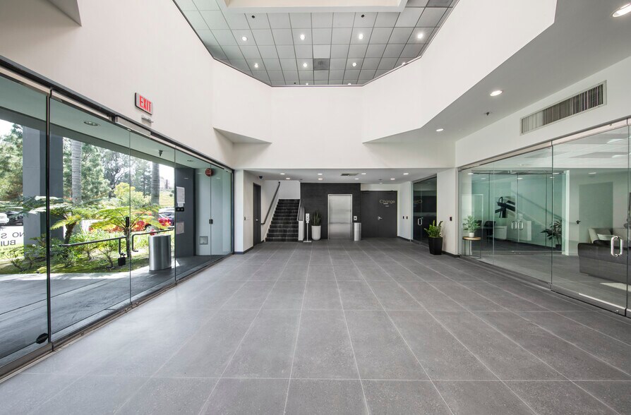 More Photos Of 175 N Riverview Dr, Anaheim Loft Creative Space For Sale