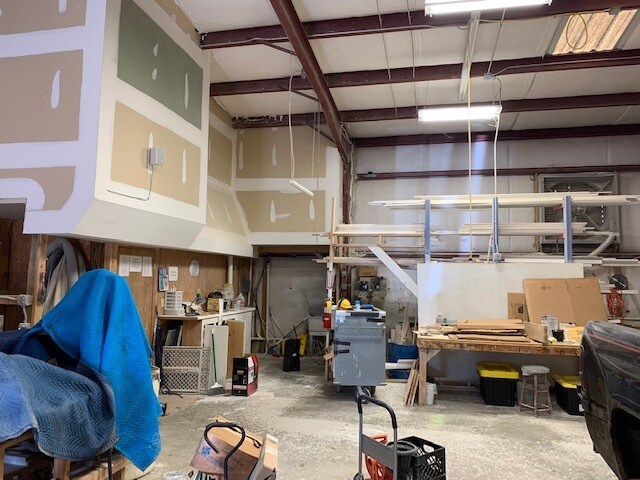 More Photos Of 137 Flea Market Rd, Jasper Showroom For Sale