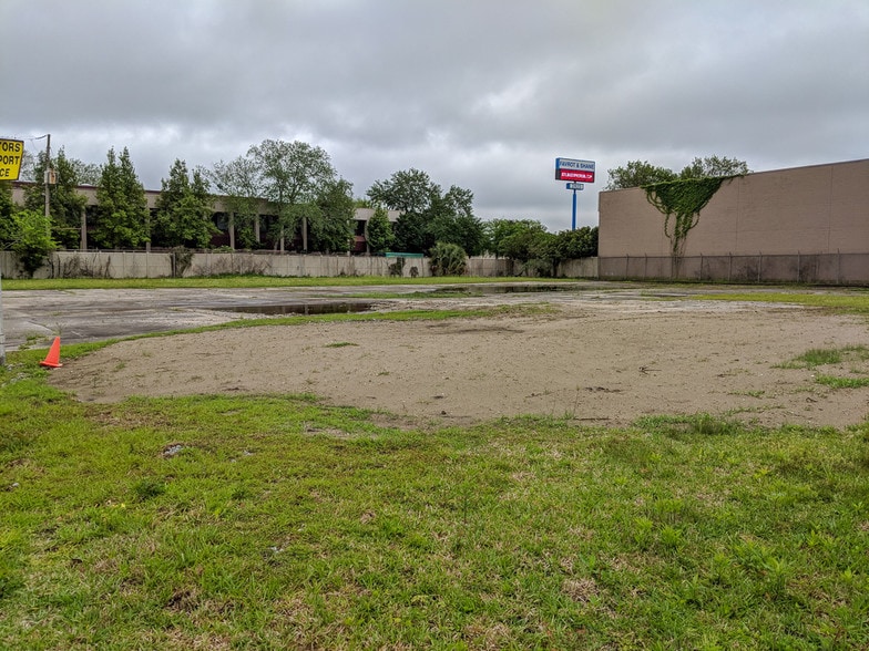 More Photos Of 2701 Richland Ave, Metairie Land For Lease