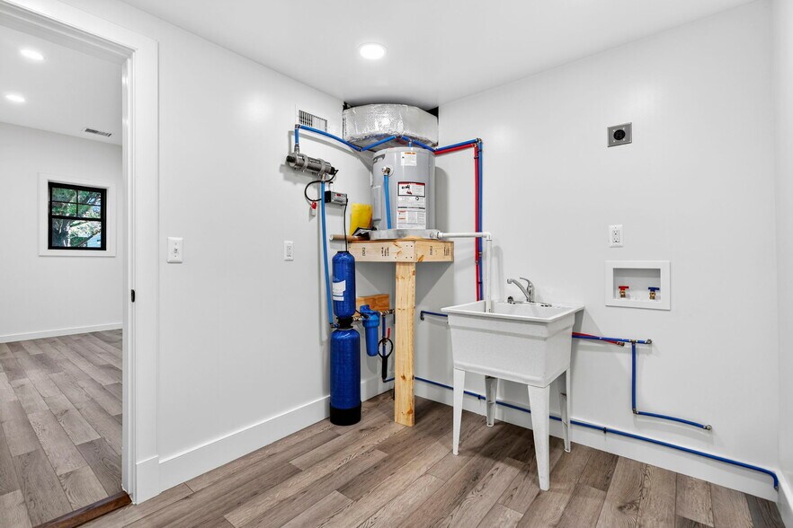 More Photos Of 11961 Lee Hwy, Sperryville Storefront Retail Office For Sale