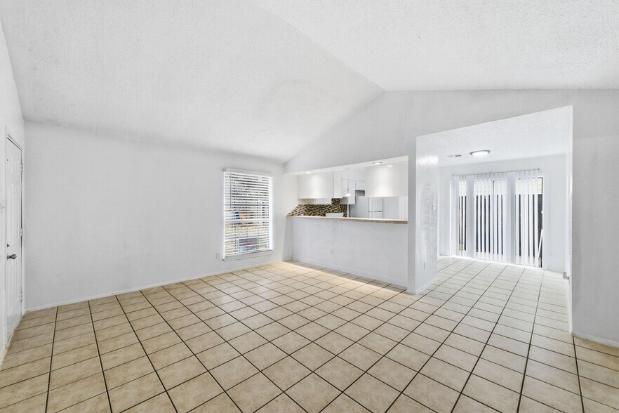 More Photos Of 5619 Jacaranda Dr, Austin Multifamily For Sale