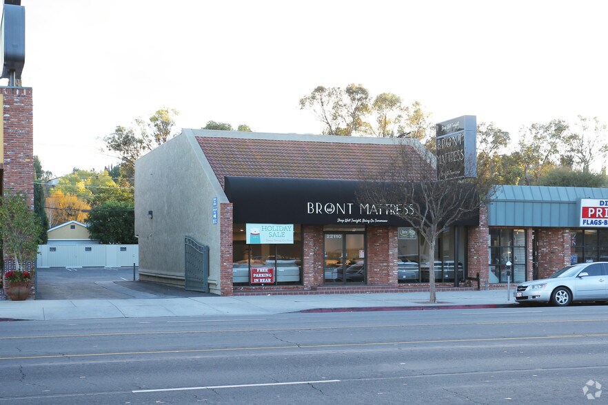 Primary Photo Of 22110 Ventura Blvd, Woodland Hills Storefront For Lease