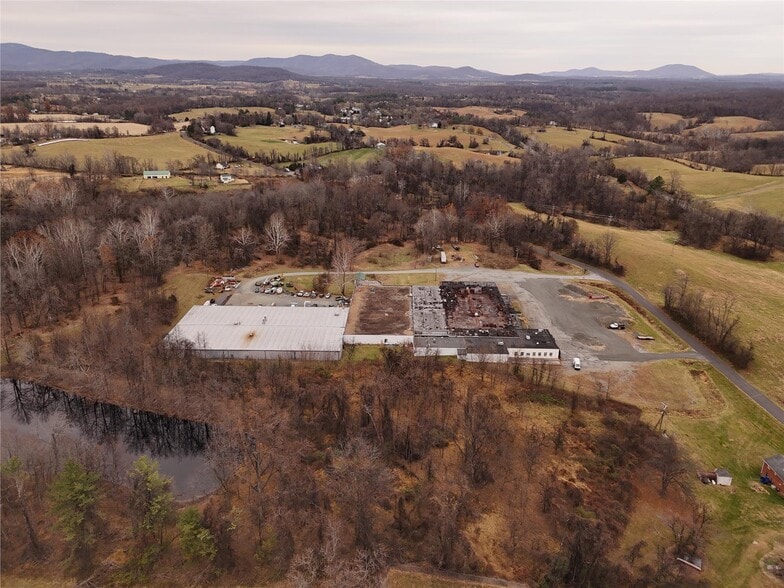 More Photos Of 113 Aileen Rd, Flint Hill Warehouse For Sale