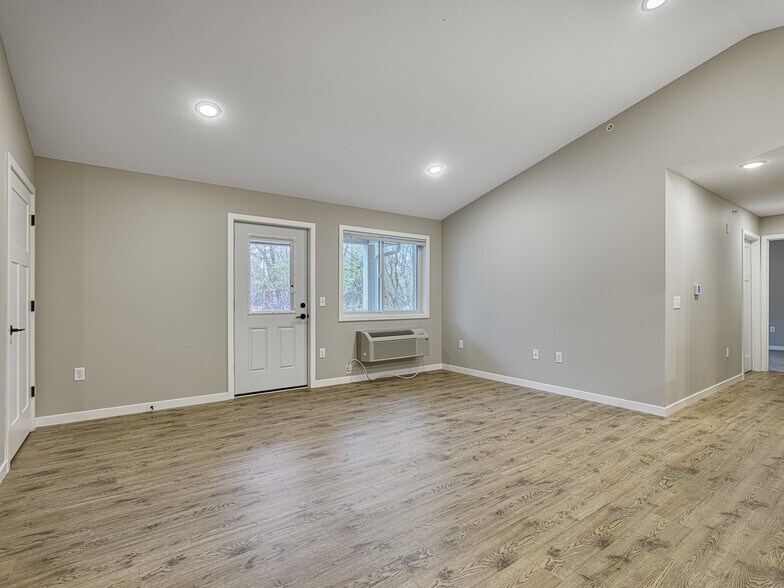 More Photos Of 102 Ridge Rd, Osceola Apartments For Sale