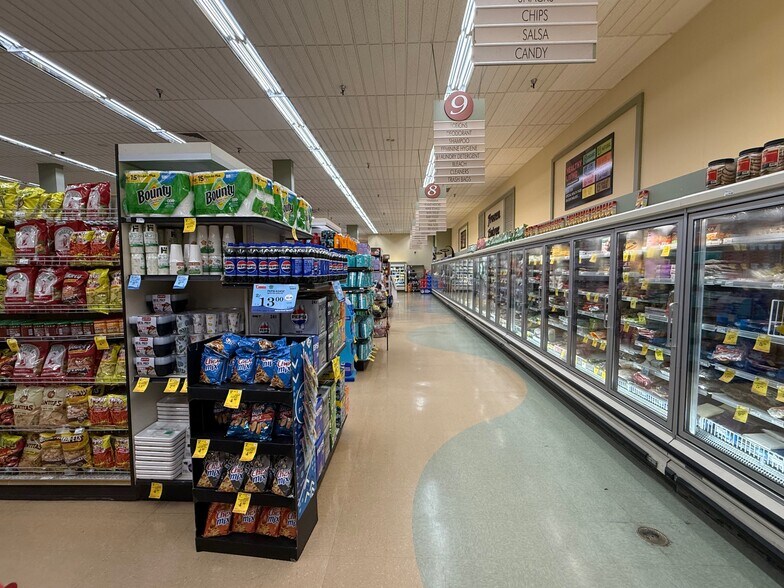More Photos Of 1310 S Kihei Rd, Kihei Supermarket For Lease