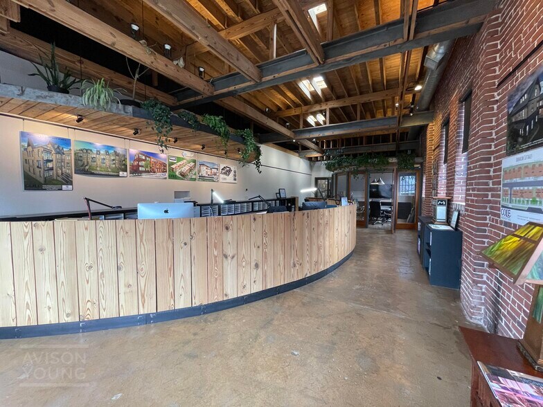 More Photos Of 1040 W Washington St, Greenville Office For Lease