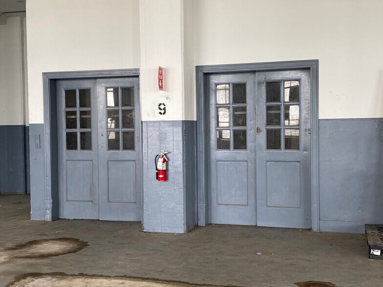 More Photos Of 2211-2233 S Throop St, Chicago Manufacturing For Lease