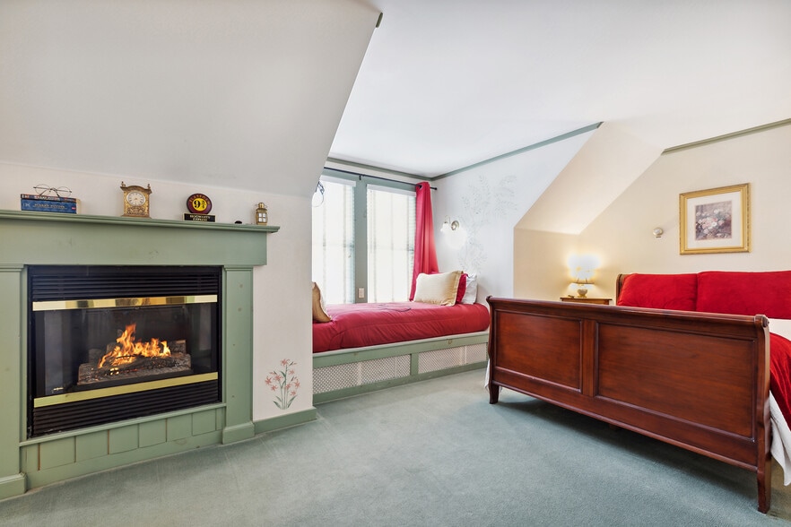 More Photos Of 67 Pleasant View Rd, Bradford Hotel For Sale