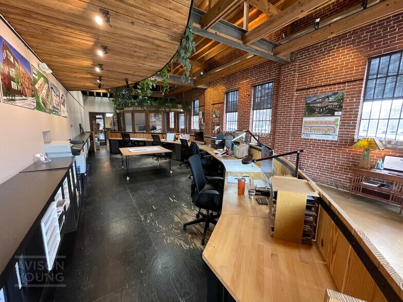 More Photos Of 1040 W Washington St, Greenville Office For Lease