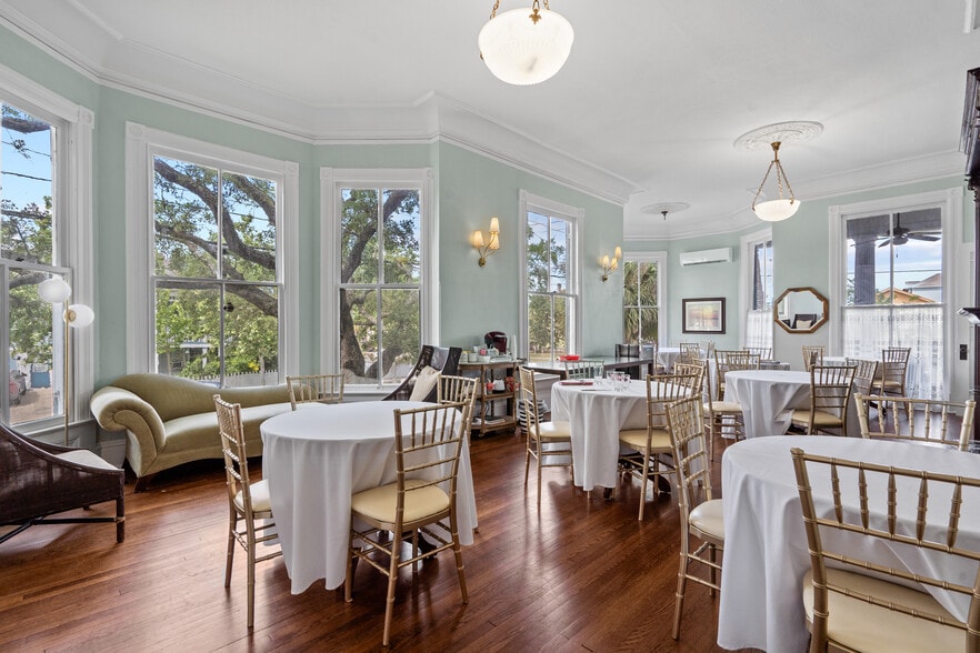 More Photos Of 1103 33rd St, Galveston Hotel For Sale