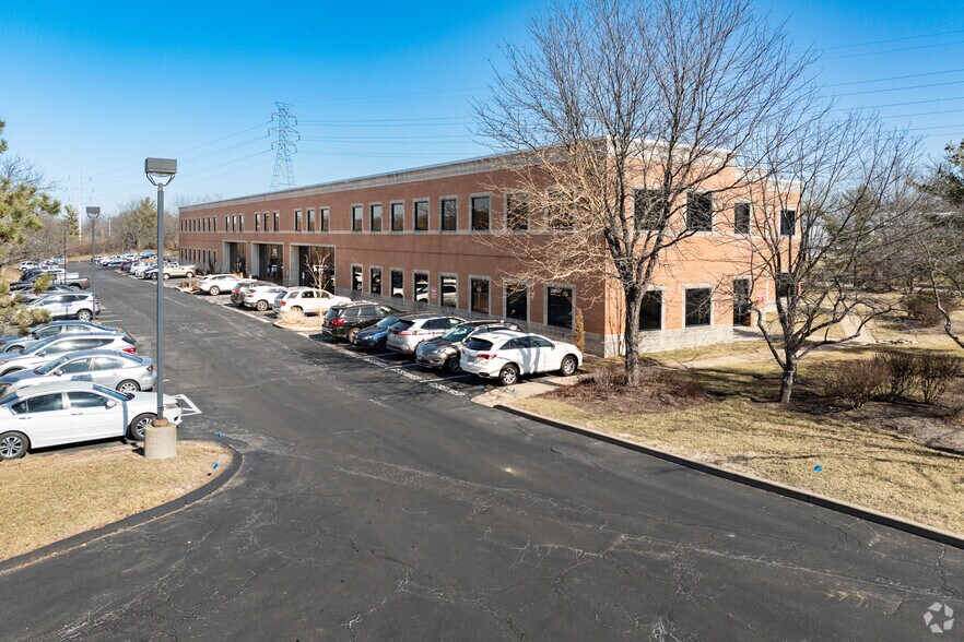 More Photos Of 1122 Town & Country Commons, Chesterfield Office For Sale