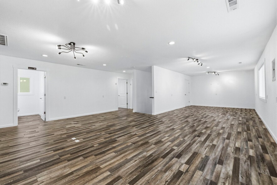 More Photos Of 19468 Village Dr, Sonora Office For Sale