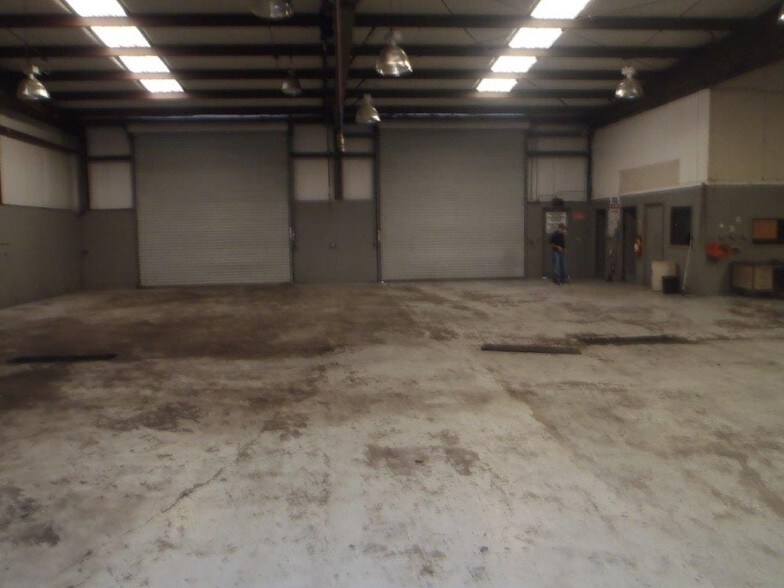More Photos Of 979 Point Peter Rd, Saint Marys Warehouse For Lease
