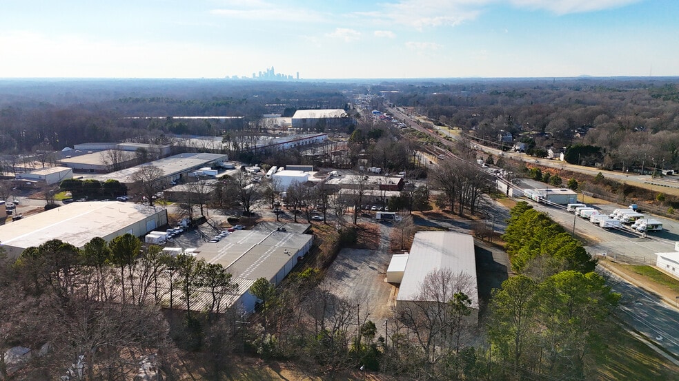 More Photos Of 1832 University Commercial Pl, Charlotte Warehouse For Lease