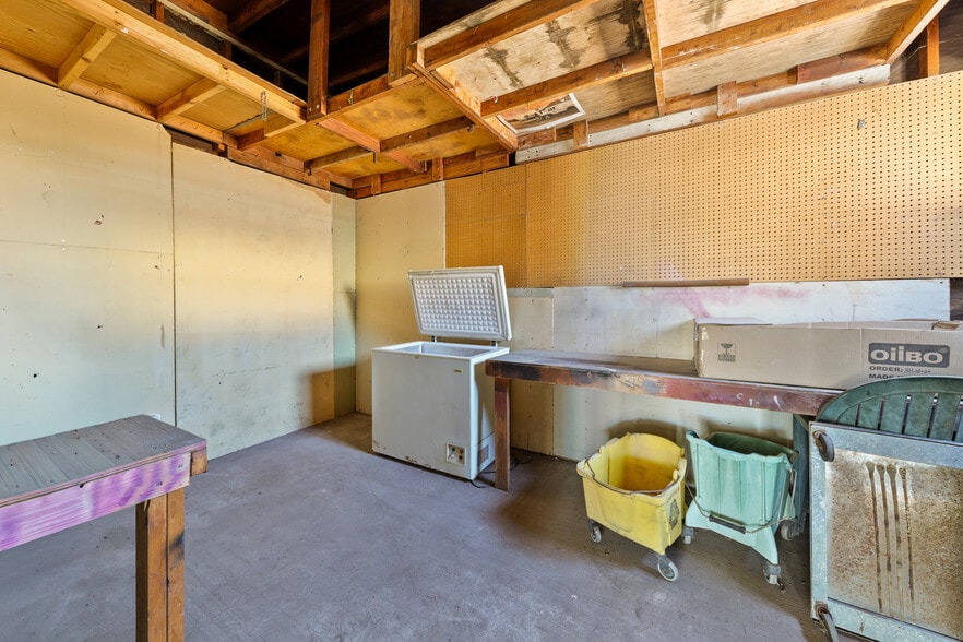 More Photos Of 15323 Paramount Blvd, Paramount General Retail For Sale