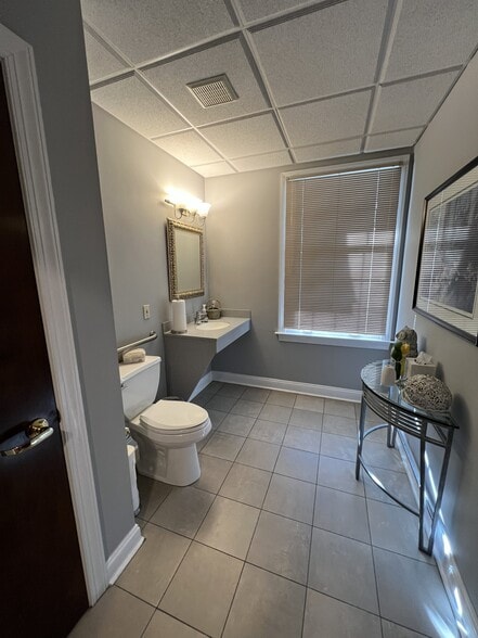 More Photos Of 1273 Lancaster Ave, Berwyn Office For Sale