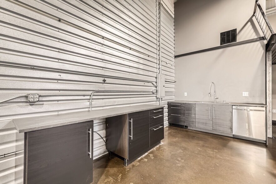 More Photos Of 9337 Commerce Center St, Highlands Ranch Showroom For Sale