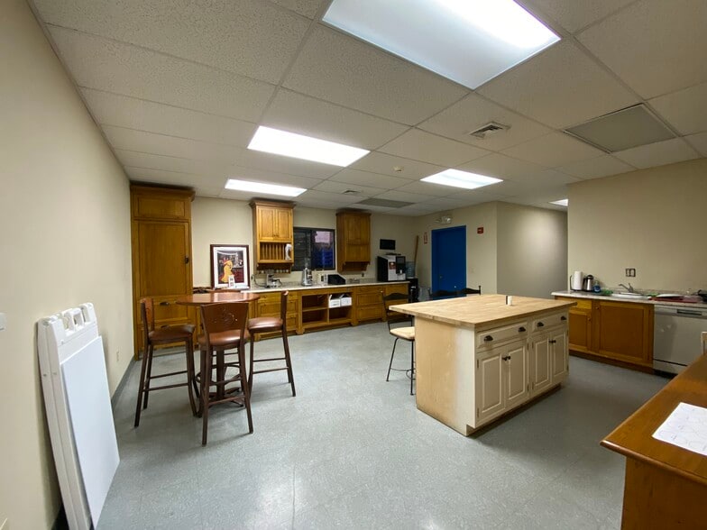 More Photos Of 522 Cottage Grove Rd, Bloomfield Manufacturing For Lease