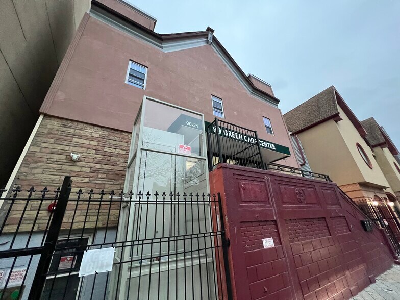 More Photos Of 9021 160th St, Jamaica Storefront Retail Office For Lease