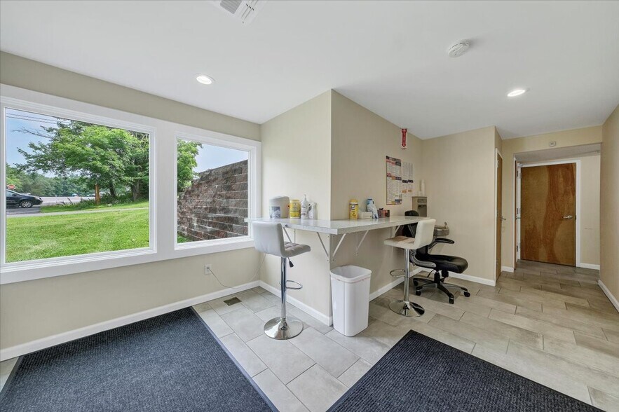 More Photos Of 40 Sunset Ridge Rd, New Paltz Medical For Sale