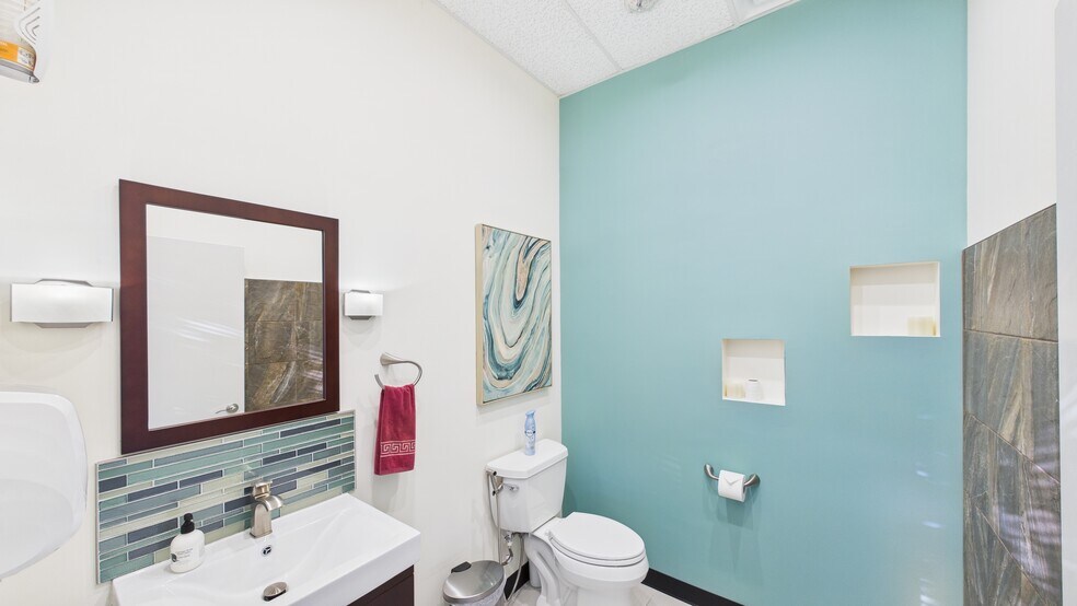 More Photos Of 14012-14018 Sullyfield Cir, Chantilly Medical For Lease