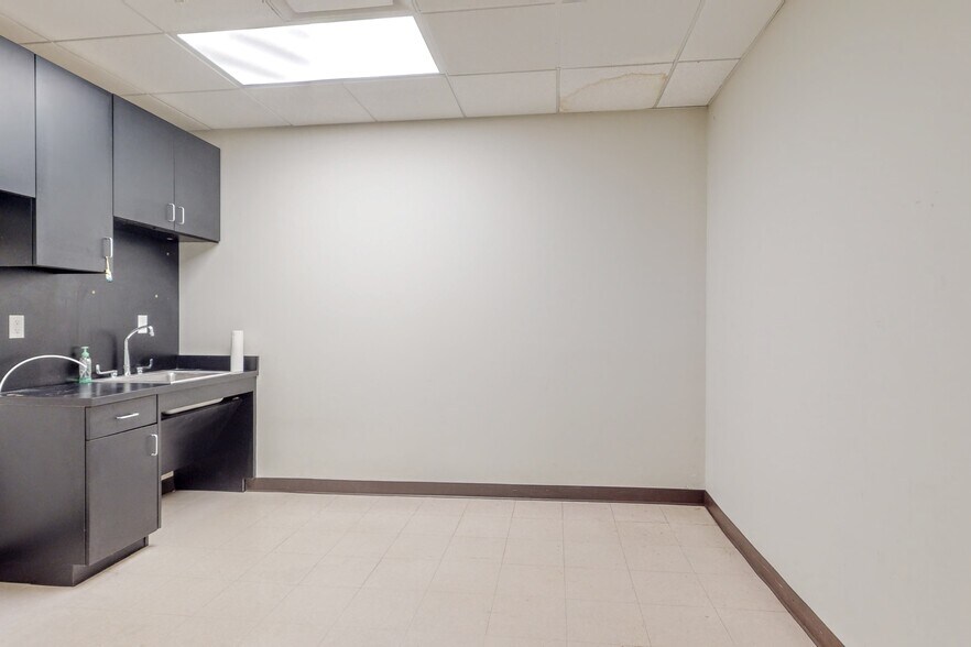 More Photos Of 7 E Central Ave, Pearl River Storefront For Lease