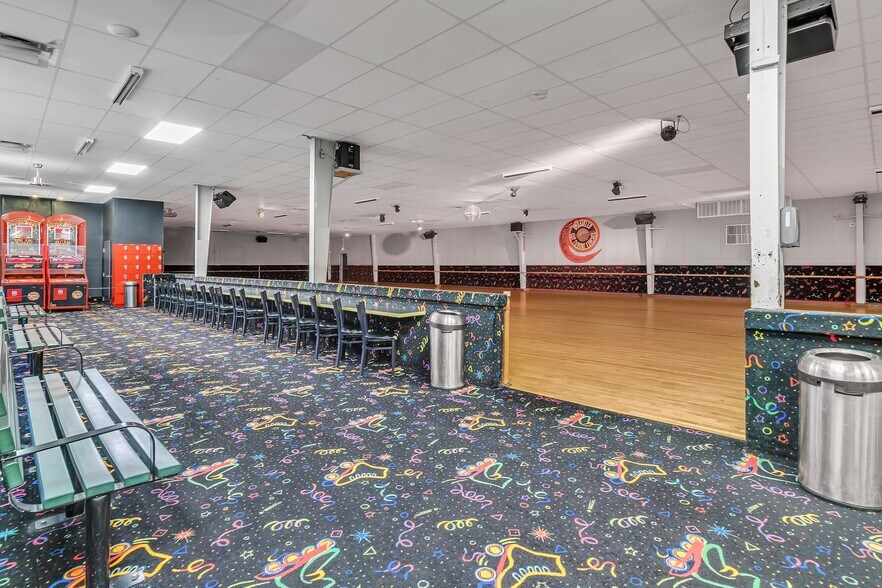 More Photos Of 7628 Corina Dr, Fort Worth Skating Rink For Sale