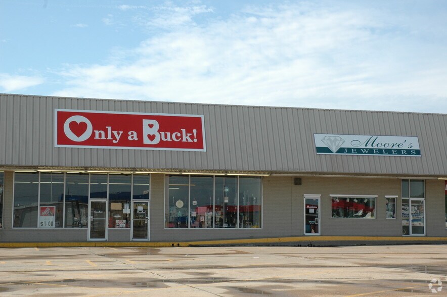 More Photos Of 5 Fair Ave, Winnsboro Storefront For Lease