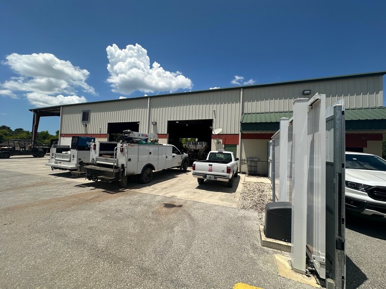 More Photos Of 1640 Benchmark Ave, Fort Myers Warehouse For Lease