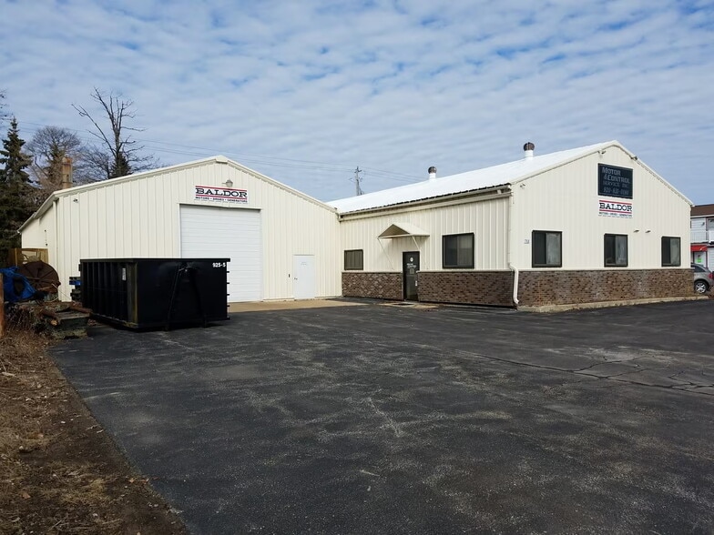 Primary Photo Of 712 Valley Rd, Menasha Manufacturing For Lease