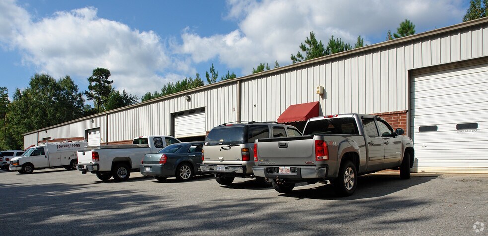 More Photos Of 105 Rupert Rd, Raleigh Warehouse For Lease