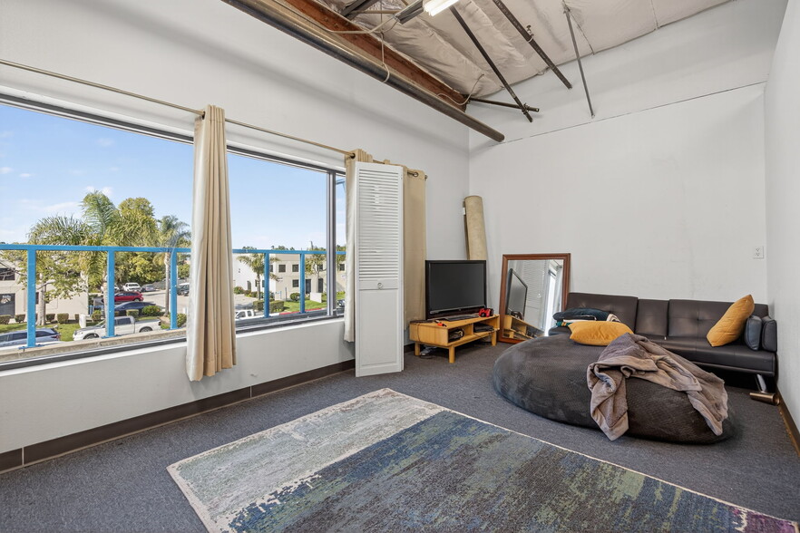 More Photos Of 4517 Market St, Ventura Light Distribution For Sale