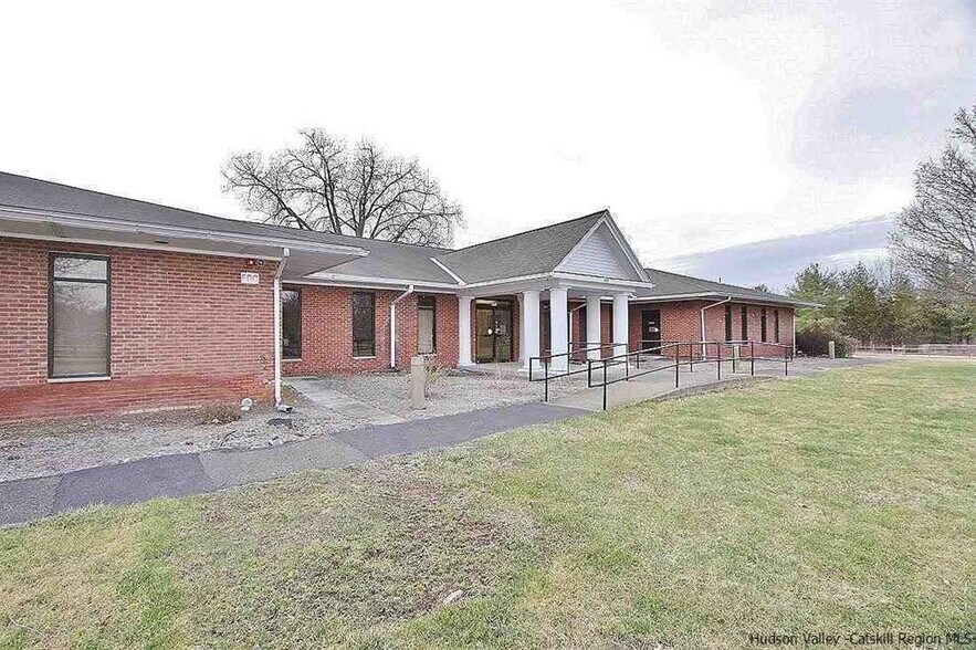 More Photos Of 451 Washington Avenue Ext, Saugerties Hospitality For Sale