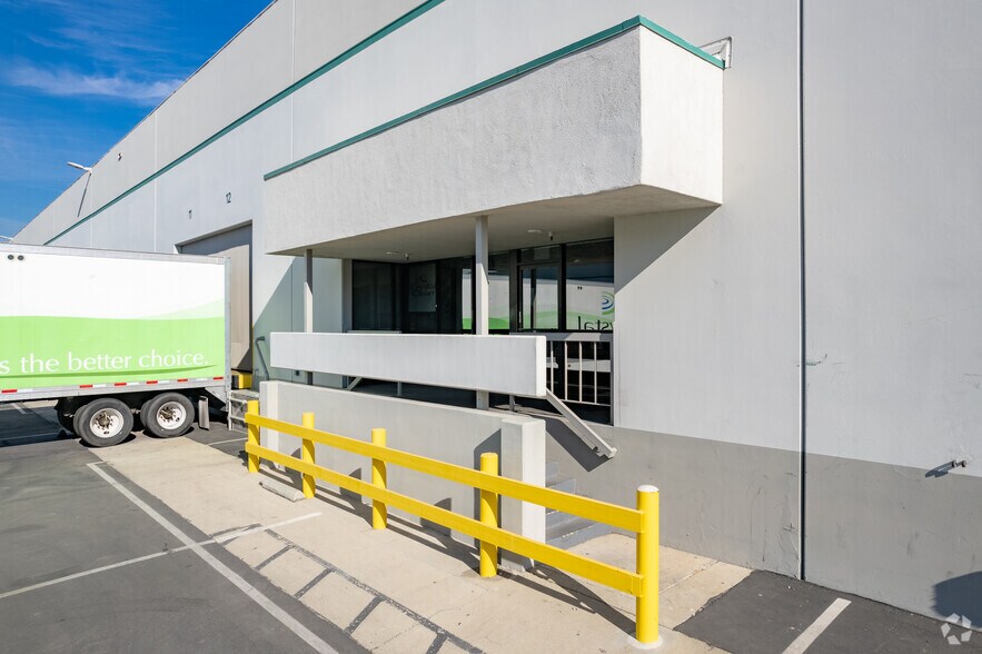 More Photos Of 700-710 Union St, Montebello Warehouse For Lease