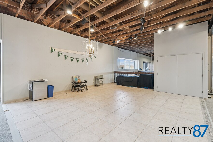 More Photos Of 724 3rd Ave SE, Cedar Rapids Freestanding For Lease