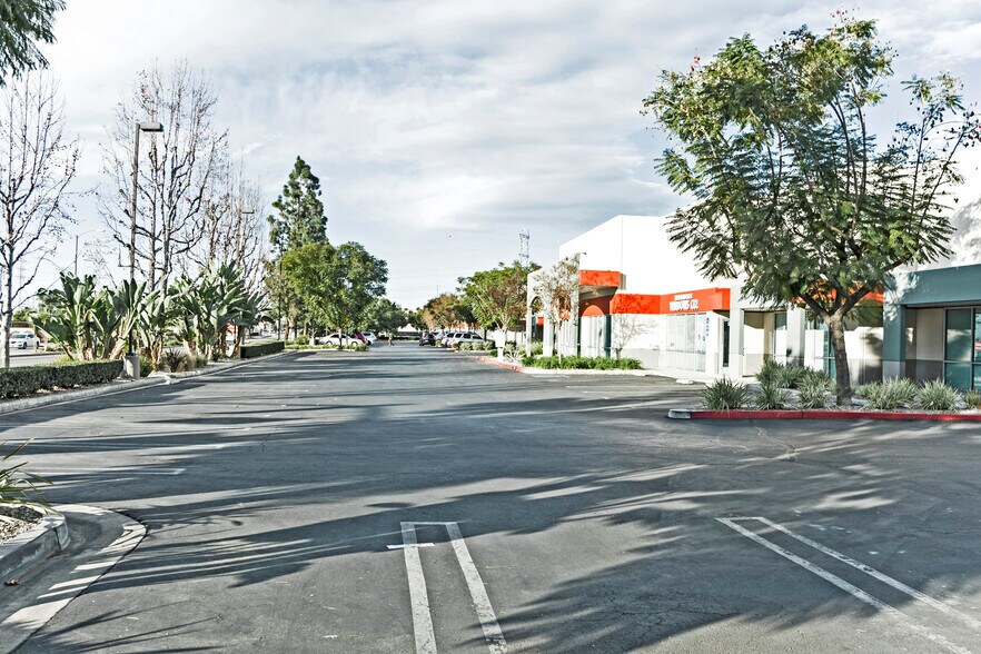 More Photos Of 12711 Ramona Blvd, Baldwin Park Warehouse For Lease