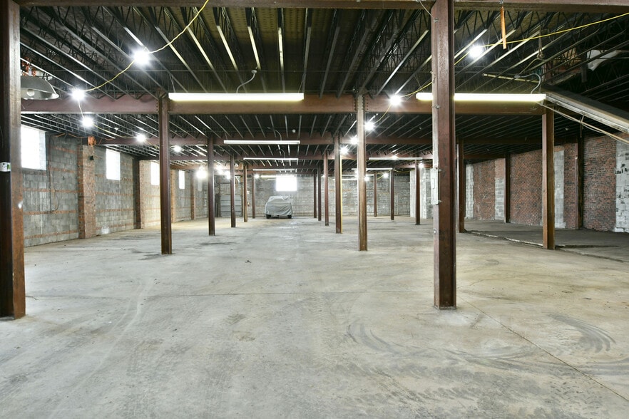 More Photos Of 944 W Rayen Ave, Youngstown Industrial For Sale