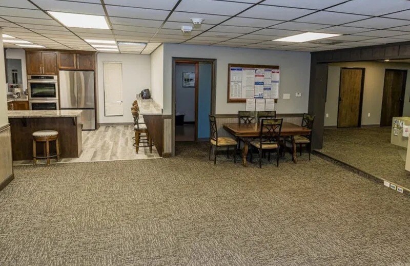 More Photos Of 2302 S Main St, Stuttgart Office For Sale