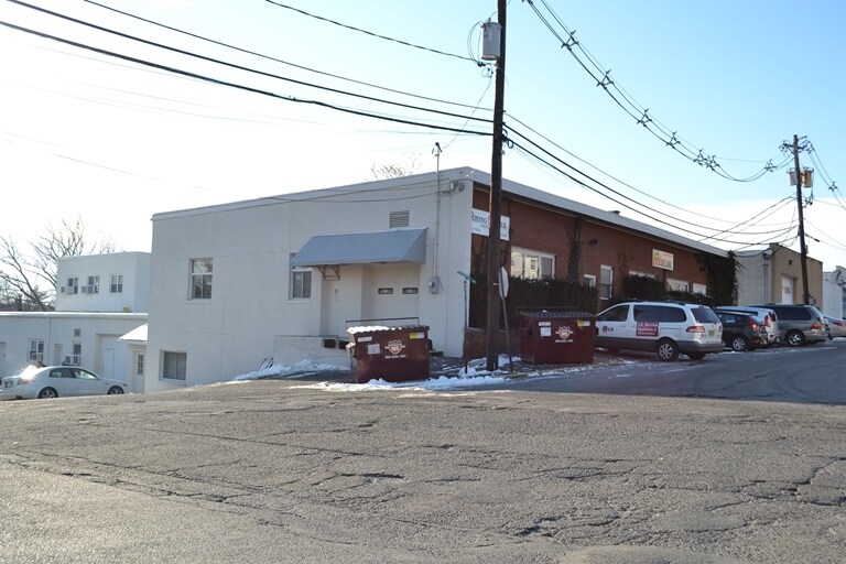 More Photos Of 400 E Edsall Blvd, Palisades Park Manufacturing For Lease