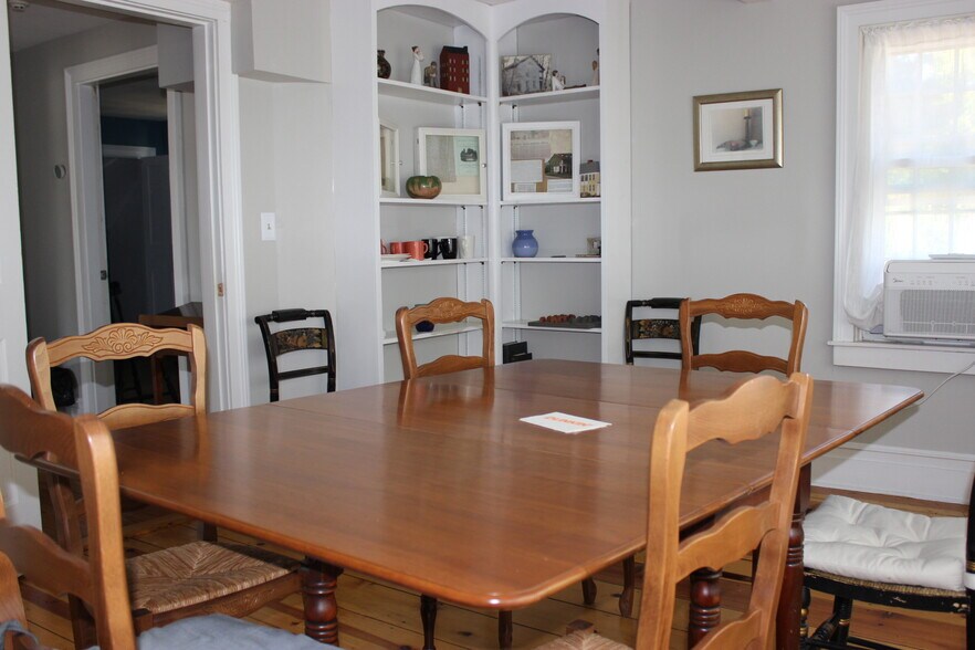 More Photos Of 88 Bradley Rd, Woodbridge Office For Sale